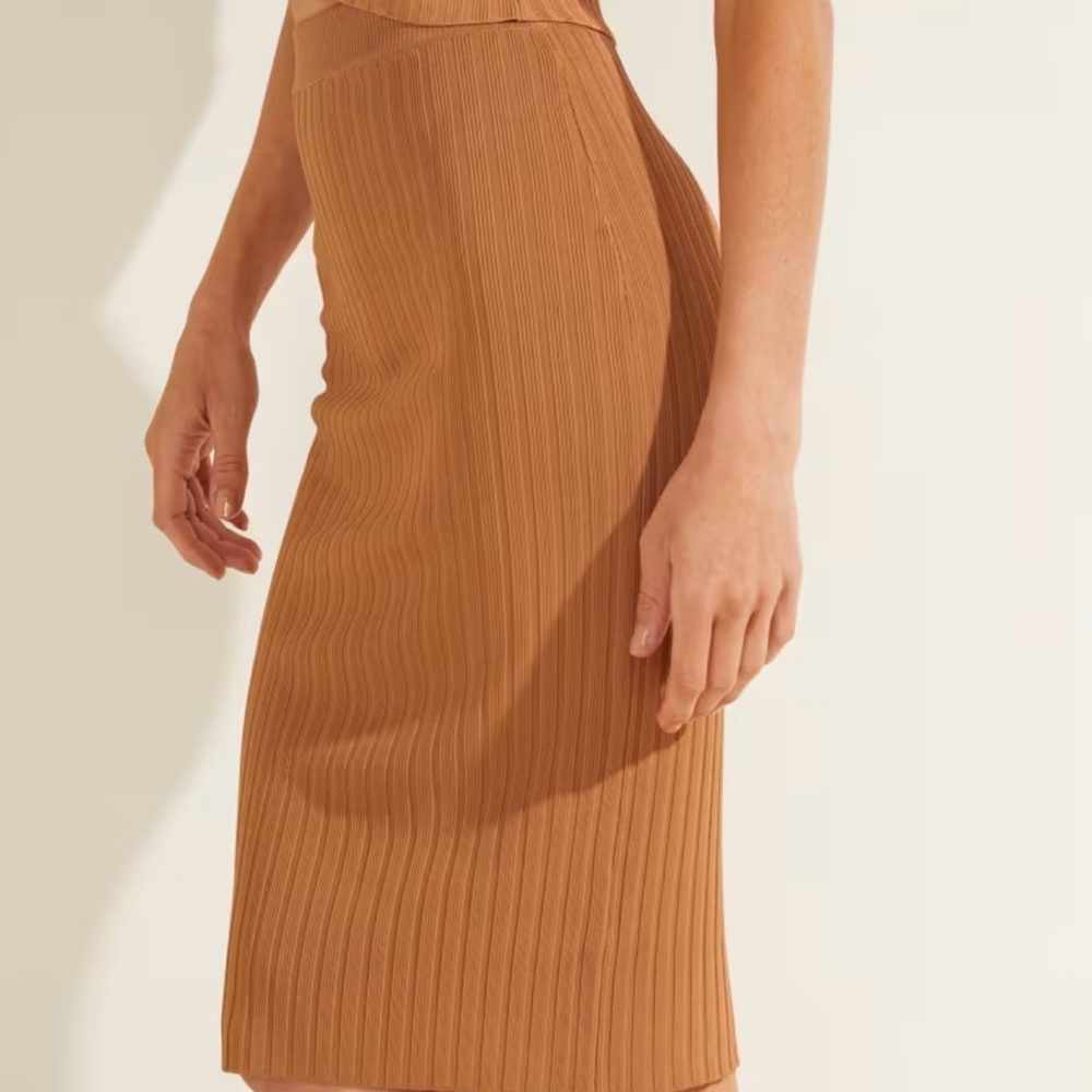 Elegant Tan Skirt Guess